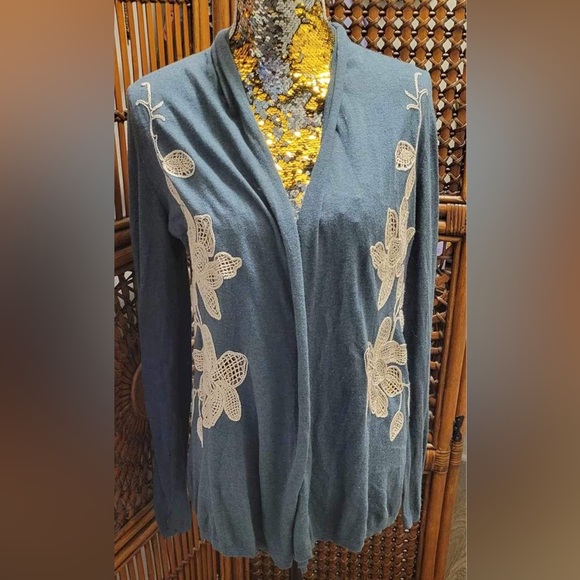 Knitted and knotted Anthropologie cardigan embroidered - Picture 2 of 4